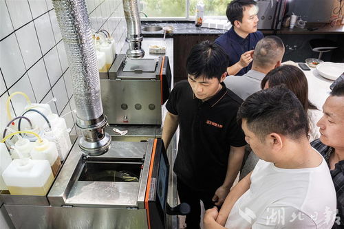 科技赋能餐饮 武汉炒菜机器人服务全球1600余家餐厅，引领智能化保洁新趋势